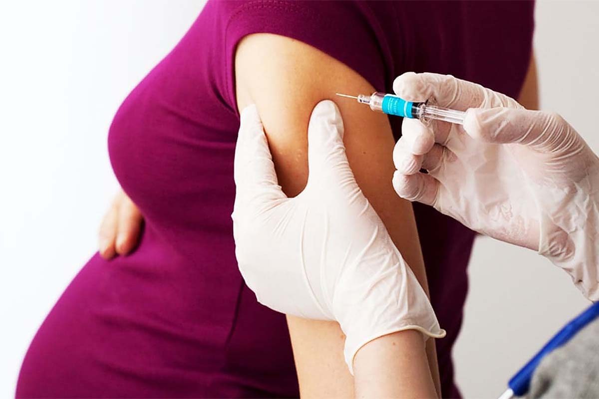 Oficializan incorporación al calendario de vacuna contra bronquiolitis para personas gestantes.