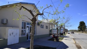 Comienzan a vacunar a personas de 40 a 49 años en el hospital de Ingeniero Huergo