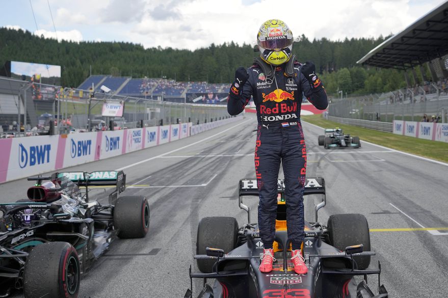 Verstappen ganó cuatro de las ocho pruebas del año y le saca 18 puntos a Hamilton. 