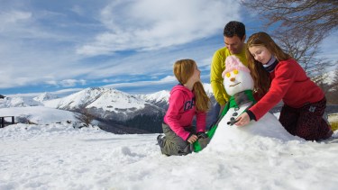 La Angostura en plan familiar: caminatas con raquetas, trekking, esquí y snowboard, entre tantas opciones