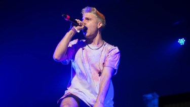 Wos compartirá el escenario con No te Va Gustar y Las Pastillas del Abuelo en el tercer día de la Fiesta. 