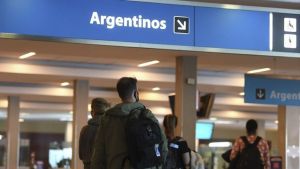 Aíslan otros dos casos de variante Delta en viajeros argentinos: suman siete hasta ahora