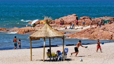 El Plan Previaje potencia la economías regionales dependientes del turismo, como Las Grutas. Foto: Martín Brunella.
