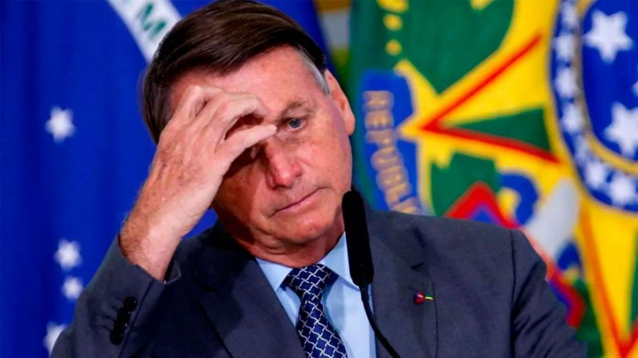 Bolsonaro presenta una crisis de hipo desde hace más de diez días.-