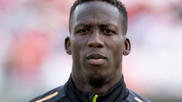 Advíncula llegó a Argentina para sumarse a Boca