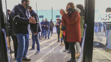 La gobernadora participó la semana pasada de la inauguración de las oficinas de la empresa en Los Menucos.