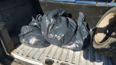 La carne vacuna estaba envuelta en bolsas y sin refrigeración.
Foto: Prensa Municipalidad de Neuquén