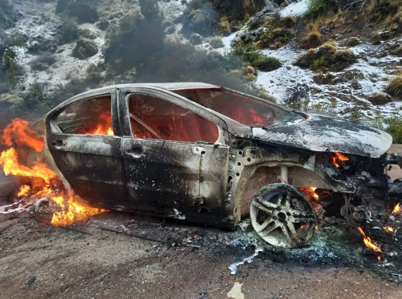 El Peugeot se quemó por completo. Foto: LaAngostura Digital 