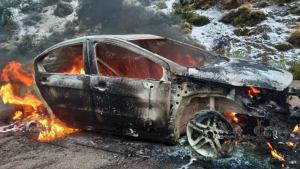 Disfrutaban del paisaje del camino de Villa Traful hasta que se les prendió fuego el auto