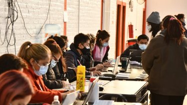 Ayer se colocaron 500 dosis de Sinopharm en Rincón de los Sauces. (Gentileza).-