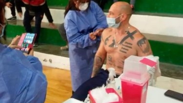 El ministro Massoni es reconocido por su alto perfil y sus excéntricas intervenciones en redes.- 