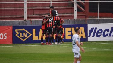 Gran victoria del Patrón ante Sarmiento, en Paraná. (Foto/Télam)