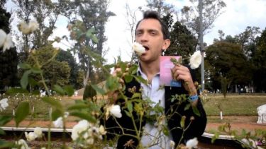 El rosarino eligió celebrar la inoculación, tras ser convocado a vacunarse.-