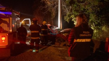 Murió un hombre tras chocar en la calle Vitterbori. Fotos: Gentileza bomberos voluntarios