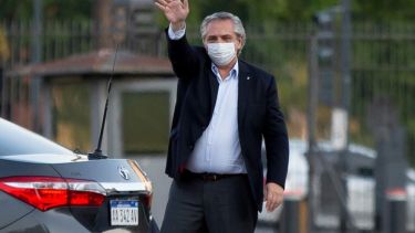 Alberto Fernández  se aisló al legar de Perú.