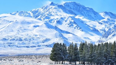 Salió el sol después de la nevada y mirá cómo brilla el norte neuquino