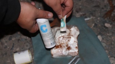 El operativo se realizó cerca de la medianoche del viernes en uno de los accesos a Allen. Fotos gentileza.