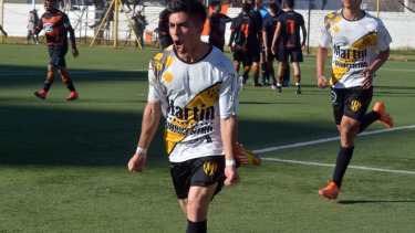 El Decano dejó afuera a Petrolero por penales. (Foto: Yamil Regules)