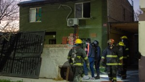 Tres incendios de vivienda en un día y un arduo trabajo para bomberos en Roca