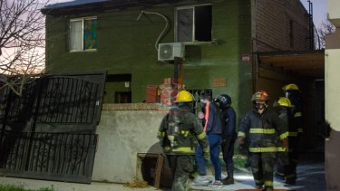 Principio de incendio en calle Estados Unidos al 1.000. Foto: Bomberos Voluntarios