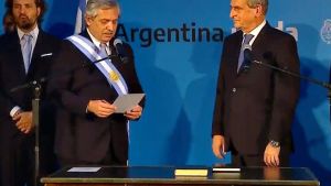 Agustín Rossi ratificó su renuncia e insistió en que Omar Perotti pida licencia