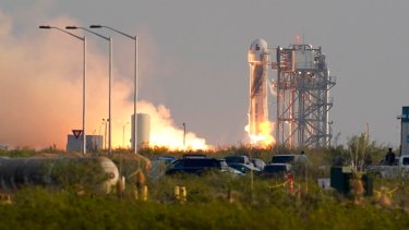 "Hay una carrera espacial entre privados que escapa a la lógica, esa cantidad de dinero invertido en un paseo..." (Foto: AP)