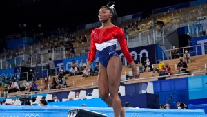 «Estoy tratando con demonios en mi cabeza», dijo Simone Biles sobre su retiro en Tokio