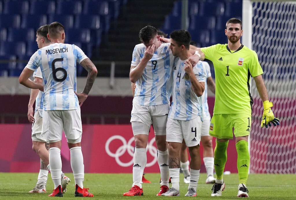 Argentina no pudo con España y quedó eliminada del certamen. (Foto: AP)