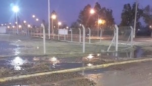 Se rompió un acueducto en Allen y los vecinos se quedaron sin agua