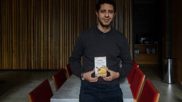 Mohammed El Haddaoui  se radicó en Bariloche con su familia en 2013 y desde entonces no detiene su espírutu emprendedor. Hoy fabrica cous cous. Foto: Marcelo Martínez