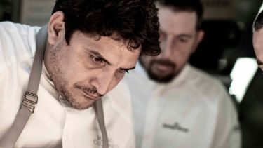 Junto a Mirazur, el chef coordina diversos restaurantes en Francia, Italia y Estados Unidos. En Argentina, sus hamburgueserías Carne son sensación.
