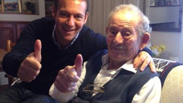 Era habitual que el gobernador compartiera en sus redes sociales imágenes de los encuentros con su abuelo. (Gentileza).-