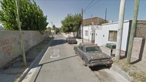 Atacaron a policías que custodiaban el lugar de un crimen en Neuquén