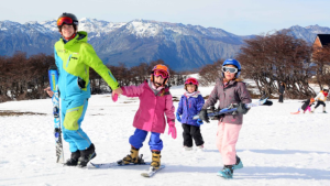 Vacaciones de invierno en El Bolsón: nevó y sigue el esquí en el cerro Perito Moreno