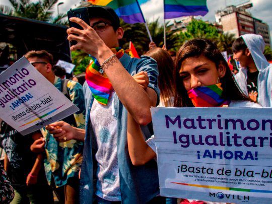 Media sanción en Chile para el matrimonio igualitario. 