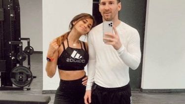 Antonela Rocuzzo junto a Lionel Messi. 