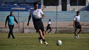 Ávila reemplazará a Wagner, suspendido por cinco amarillas. (Foto: @ClubCipolletti)