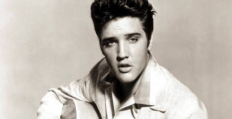Elvis grabó tres canciones aquel día, dos de las cuales serían hits inolvidables: "Don't Be Cruel" y "Hound Dog".