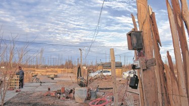 En Roca, existen 17 loteos sociales creados por el municipio. No todos tienen servicios instalados. Foto: Andres Maripe

