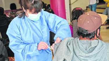 Sigue la vacunación en Neuquén para todas las dosis. 