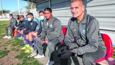 Islas debutó como entrenador de Sol de Mayo el domingo pasado con un empate de local. (Foto: Pablo Leguizamón)
