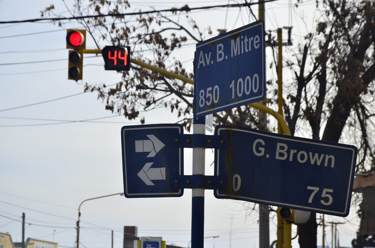 Un segundo reloj indicador de tiempo fue instalado en otro semáforo de Regina. (Foto Néstor Salas)