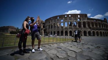 Italia lanza el "pasaporte sanitario" de los ya vacunados. 