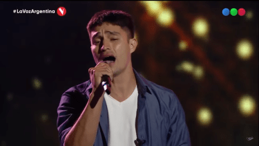 Luis Carrasco es de Villa Regina y emocionó a todos con "Alfonsina y el mar".