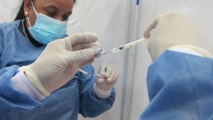 Mañana seguirá el operativo de vacunación en Neuquén para mayores de 30 años