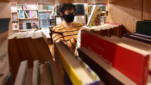 Bibliotecarios protestan por el cambio de carácter de los títulos en Neuquén