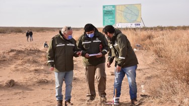 El EPEN empezó la tarea del tendido eléctrico en el parque industrial