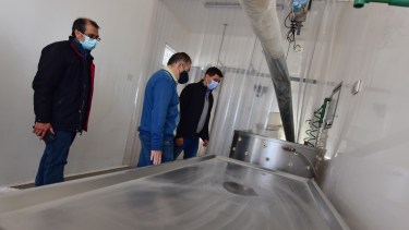 El recorrido incluyó la sala de faena, la sala de monitoreo y el parque industrial (Gentileza)
