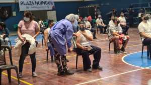 Convocan también desde 25 años para vacunar en Plaza Huincul