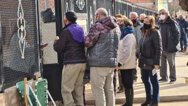 En el Club Atlético Plaza Huincul hubo 500 dosis de Sputnik V (Andrea Vazquez) 